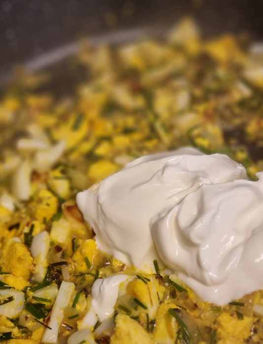Weißer Spargel mit Ei-Schnittlauch-Soße | Homefarming