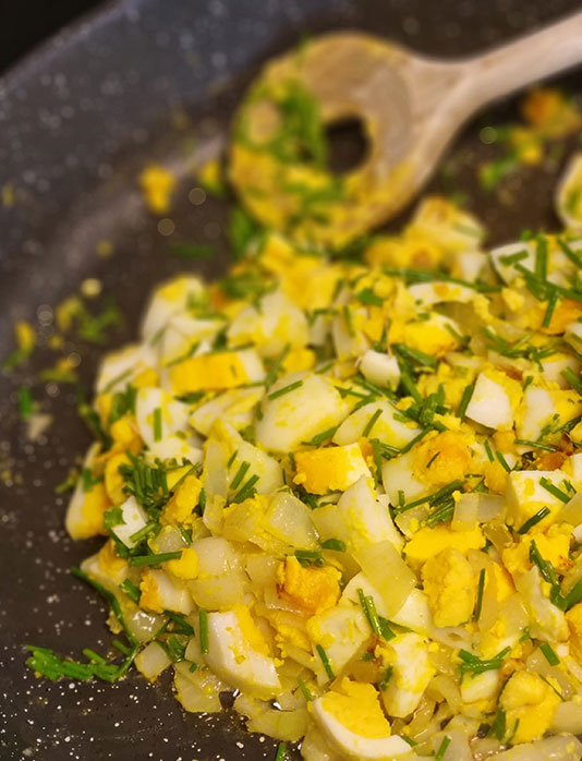 Weißer Spargel mit Ei-Schnittlauch-Soße | Homefarming