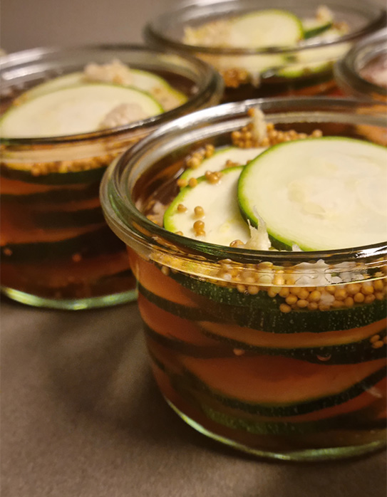 Rezept für lecker eingelegte Zucchini | Homefarming